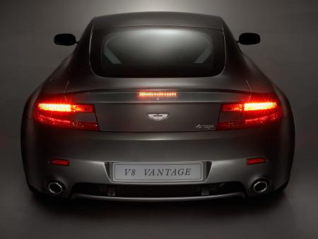 Aston Martin V8 VANTAGE
